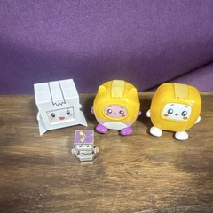 Bonkers Toy Co. LLC Boxy Cat Figurine Set Plastic Metal Yellow White Pink Silver