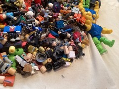 LOT OF 20+LBS OF ROBLOX FIGURES PARTS & PIECES-free shipping