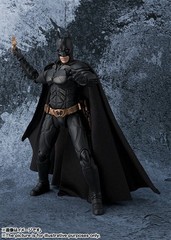 S.H.Figuarts Batman The Dark Knight Action Figure Black w/ Accessories