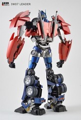 NEW IN STOCK Iron Warrior IW-07 Leader DLX Optimus Prime Action Figure Model Toy