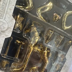 Bandai Saint Seiya Saint Cloth Myth Aries Mu Gold Figure w/ Armor 2005