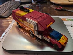 Rodimus Prime (Commander class — Kingdom, 2021) Great Condition