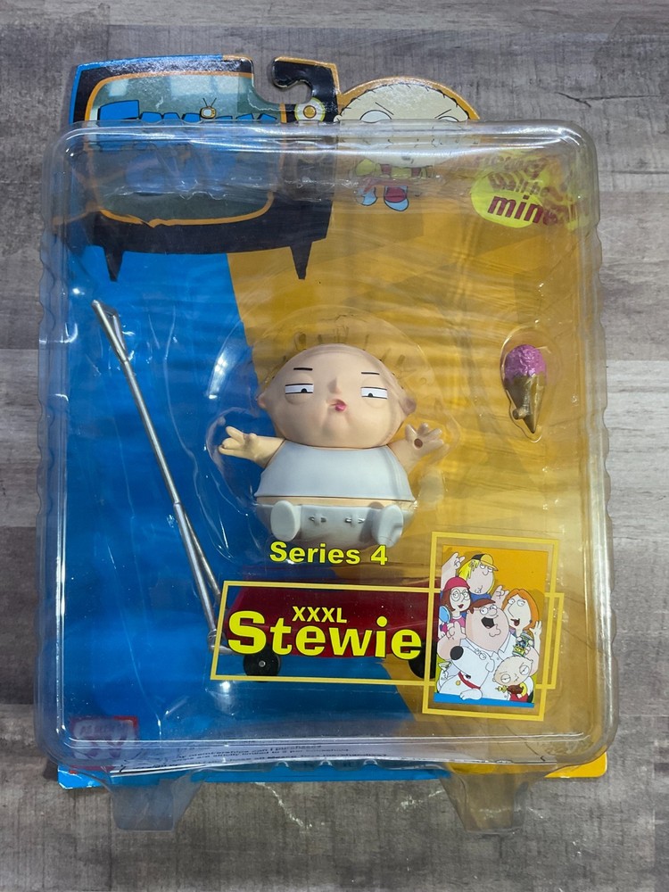 Family Guy Series 4 “XXXL STEWIE” Action Figure Mezco SEALED SEE PICS E1