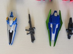 Mixed Gundam Model Kit Lot of 5 Assembled Bandai Figures w/ Parts & Accessories