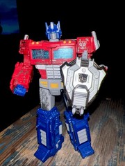Transformers Generations War for Cybertron Siege Voyager WFC-S11 Optimus Prime