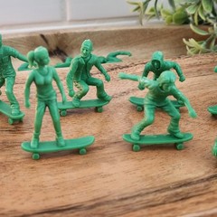 Original AJ’s Toy Boarders 24pc Skateboarder Figures Set – 8 Different Poses