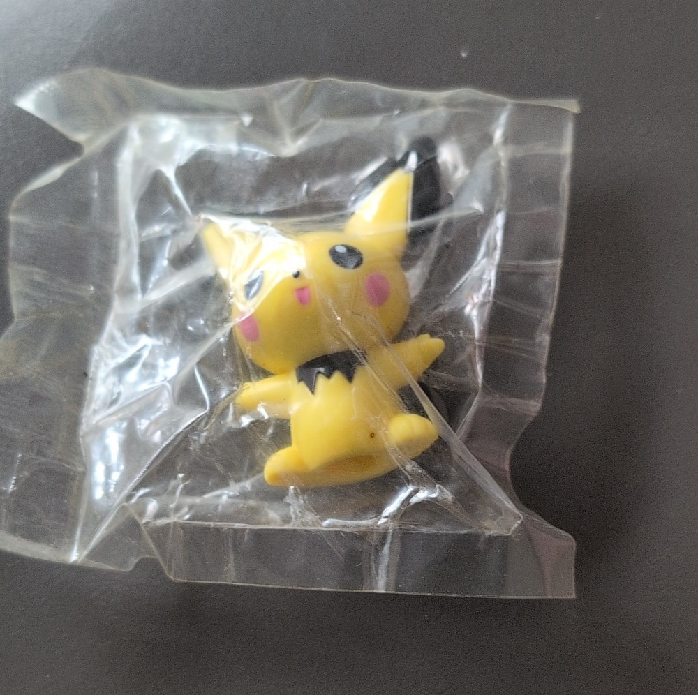 Pokémon Pichu Figurine Yellow Black Pencil Topper Collectible Toy
