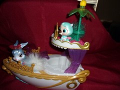 Disney Palace Pets SS Pawcation Royal Yacht with Accessories I.D. PP-1819
