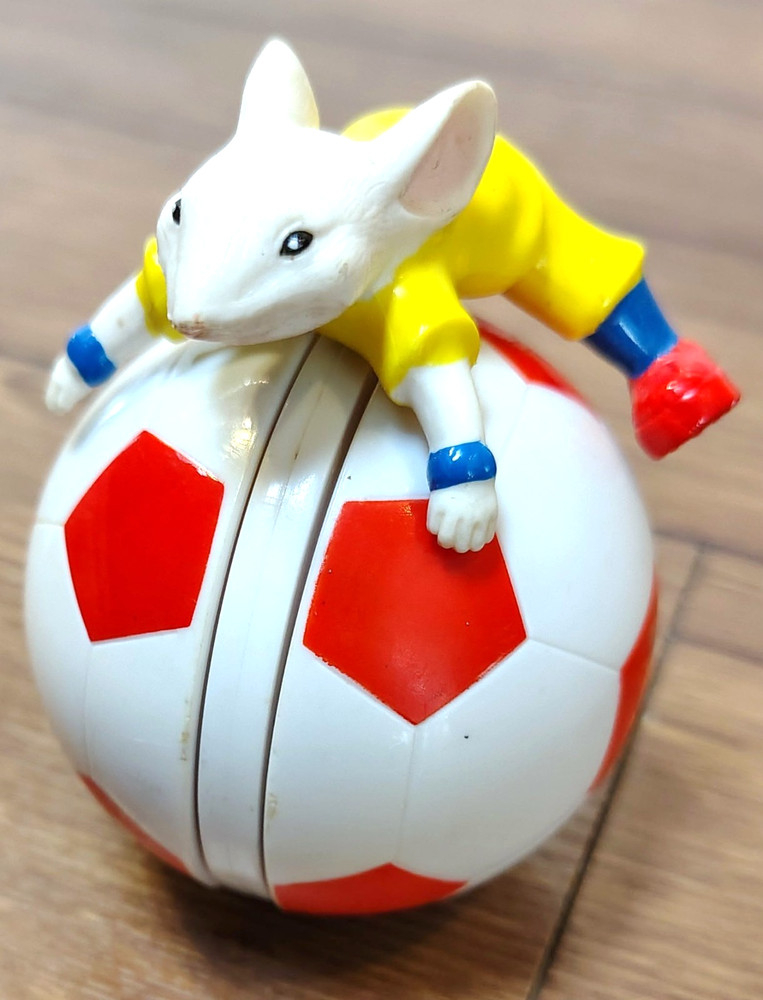 2002 Stuart Little 2 Soccer Ball 3.25″ Wendy’s Movie Action Figure Toy