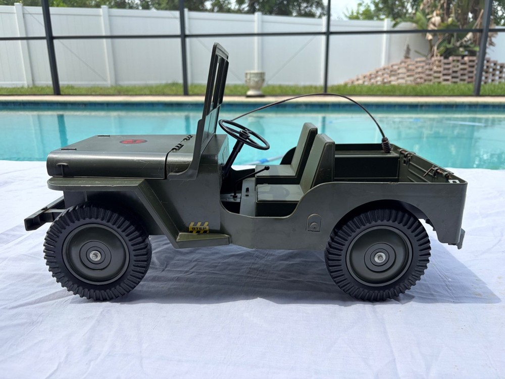 GI Joe Jeep Pre-owned with bonus