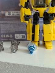 Transformers Legacy United Animated Universe Bumblebee Deluxe Complete Hasbro