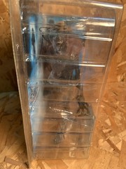 ALIEN VS PREDATOR: ALIEN QUEEN W/ BASE BRAND NEW NO YELLOWING ABSOLUTELY MINT