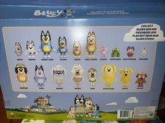 Bluey Ultimate Friends & Family Figure Pack Target Exclusive 18 Pieces NEW