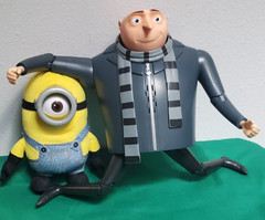 Despicable Me 2 Gru The Talking Genius Working 11″ Action Figure + Minion