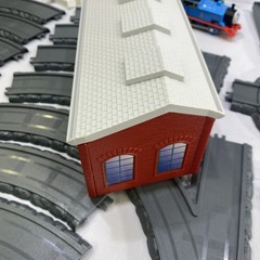2001 ERTL Thomas The Train-Track-Turntable w/Shed-Crossing-Signals & More