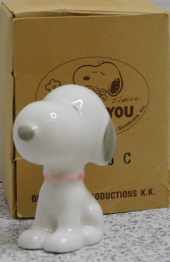 Vintage Peanuts Snoopy Sitting Determined Productions Mini Figurine HTF