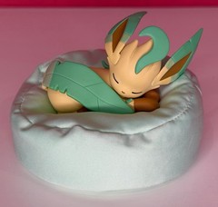 Hollybox Pokemon Eevee Evolutions Sweet Dreams Sleeping Figure – Choose Design