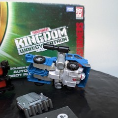 Transformers Kingdom War for Cybertron Golden Disk Puffer & Road Ranger Lot