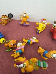 Lot of Vintage 80’s 2″ Tall Garfield Figures PVC with vehicles