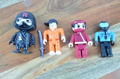 4 Roblox Toys Action Mixed Mini Figures And Sword Accessory