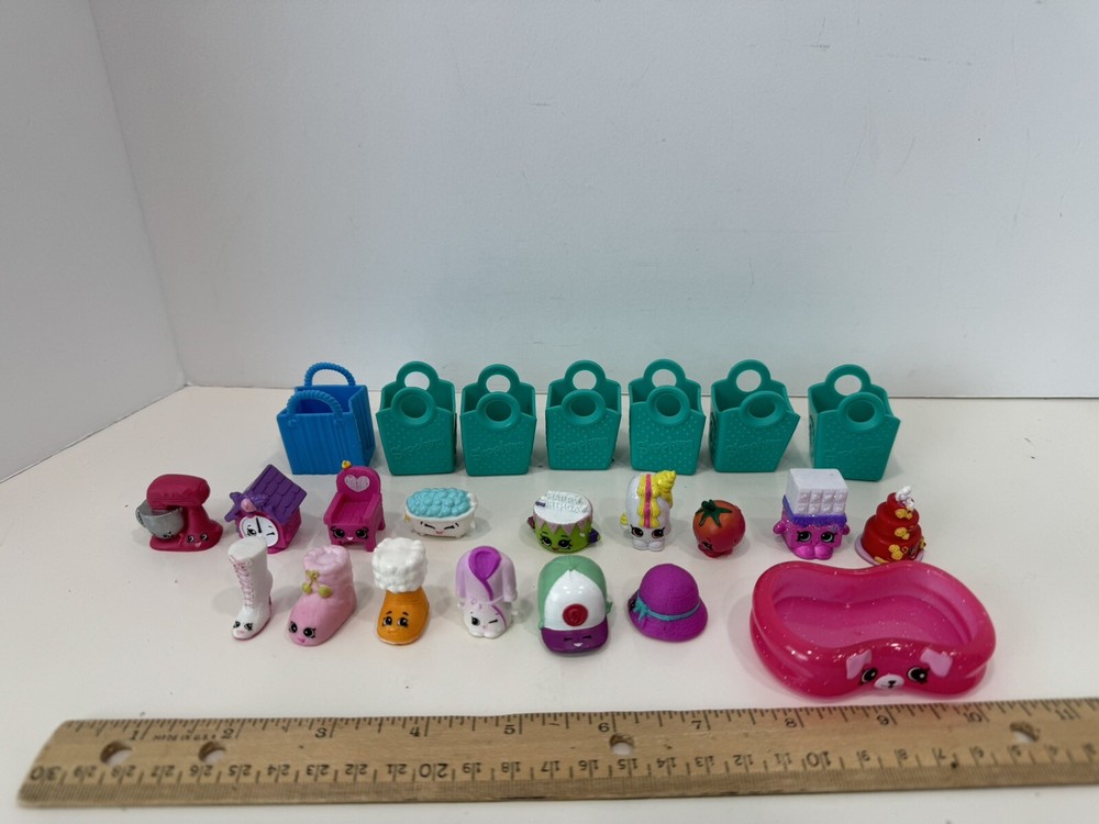 Shopkins Lot Of 23 Different Mini Figures & Bags Moose Enterprise