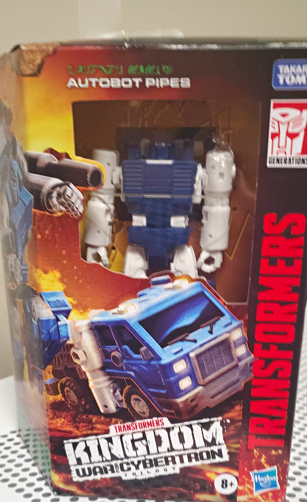 Hasbro Transformers Kingdom War for Cybertron Autobot Pipes Truck Figure 8+