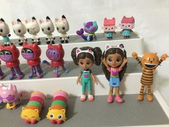 Dreamworks Polly Pocket Gabby’s dollhouse & assorted toy figures lot