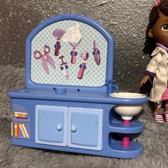 Disney Jr Just Play Talking Vet Desk 6″ Doc McStuffins Doll Toy Figure Lot