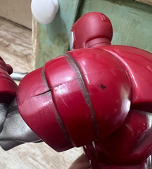 Vintage 1995 Toy Biz Marvel Iron Man Red Silver Armor 10.25″ Figure w Cannon