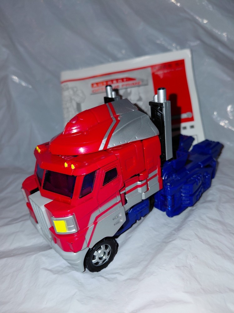 Used Transformers Classics Optimus Prime Complete 2006 Hasbro Voyager Class