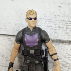 Diamond Select Marvel Select Avenging Hawkeye 2015 7″ Adjustable Figure Read