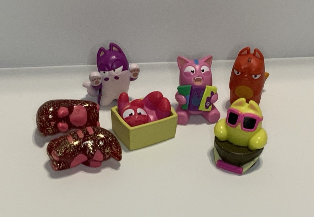 Lost Kitties Collectible Toy Figures Lot Of 7 Cat Figures