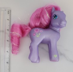 VTG 2002 G3 My Little Pony Petal Blossom Shimmery Figure With Super Long Glitter