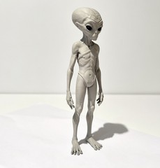 In Vivo 17 Inspired Alien Figurine 18cm Hand Painted Disclosure Day Collectible