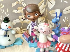 Doc McStuffins PVC Lot Of 8 Figures Puzzle Bases Cake Topper Toys Disney Store