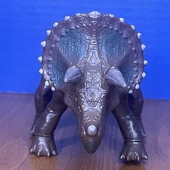 Express Armored Saurus Triceratops DX Deluxe Sound Dinosaur Transforming Robot