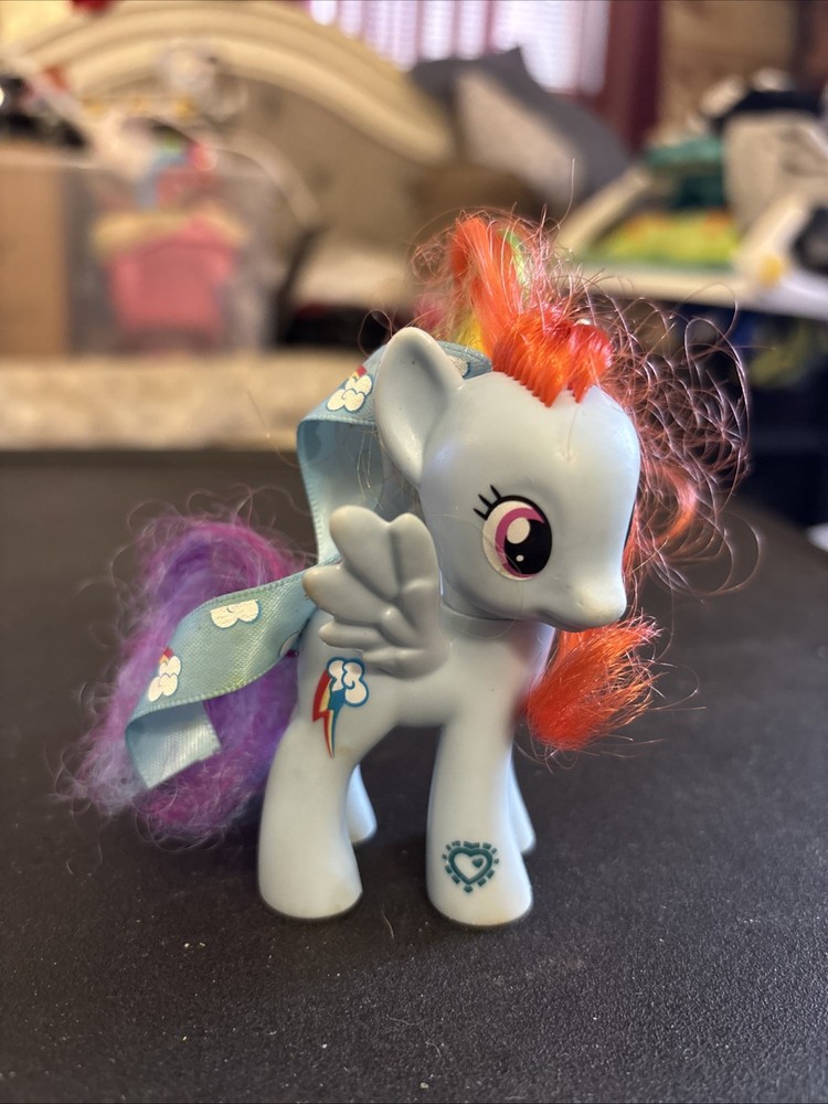My Little Pony Rainbow Dash Hasbro 2010 Figure Collectable Toy Blue Wings
