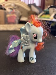 My Little Pony Rainbow Dash Hasbro 2010 Figure Collectable Toy Blue Wings