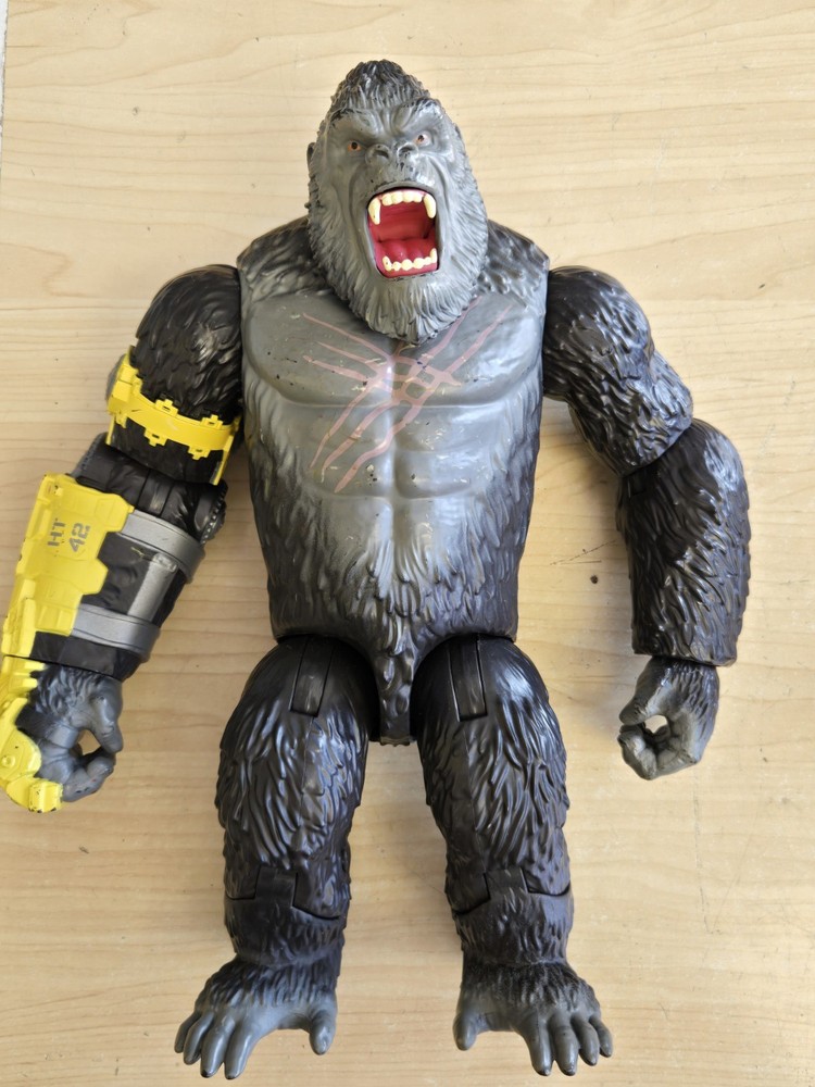 Giant King Kong Action Figure 11″ Godzilla x Kong with B.E.A.S.T. Glove