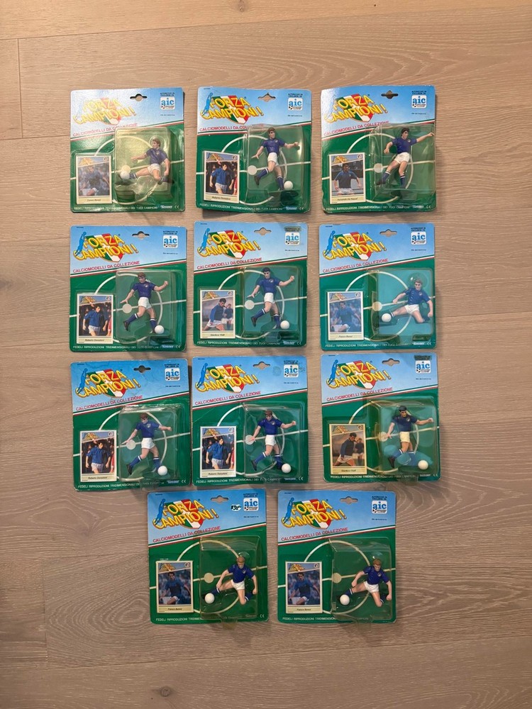 (11) VINTAGE & SEALED + FORZA CAMPIONI, ITALY Soccer Figures – Kenner 1983