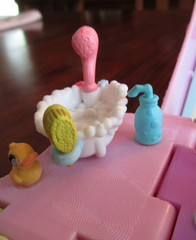 LITTLEST PET SHOP TEENIEST TINIEST PUPPIES DOGS POP OPEN MINI COMPACT PLAYSET