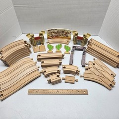 Pixar Cars RADIATOR SPRINGS WOODEN RACE TRACK Replacement Parts Sign Road Cactus