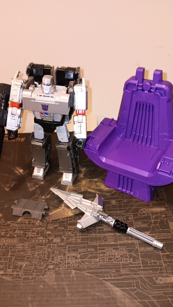 Transformers Dramatic Capture Series MEGATRON w/ Throne Loose Complete