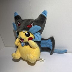 Pokemon Center – Mega Charizard X Cape Pikachu Poke Plush 2014