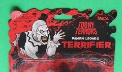 NECA DAMIEN LEONE’S TERRIFIER ART THE CLOWN BLOODY SANTA SUIT NEW IN PACKAGING
