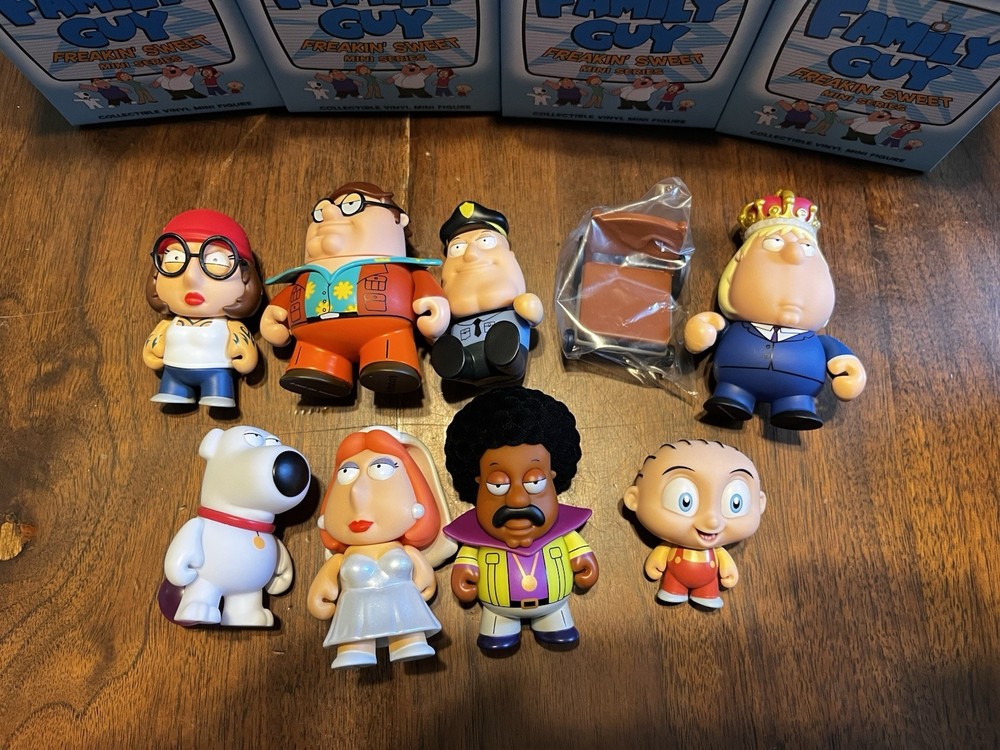 KIDROBOT FAMILY GUY FREAKIN’ SWEET MINI SERIES COMPLETE SET OF 8 W/Boxes! MINT!