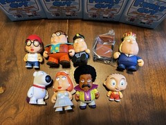 KIDROBOT FAMILY GUY FREAKIN’ SWEET MINI SERIES COMPLETE SET OF 8 W/Boxes! MINT!