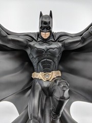 BATMAN BEGINS~BATMAN~’IN FLIGHT’~STATUE~LE 4000~GENTLE GIANT LTD~DC DIRECT~MIB