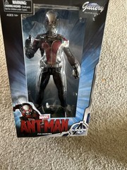 Marvel Gallery Diorama Ant-Man 9-Inch Statue (Diamond Select)