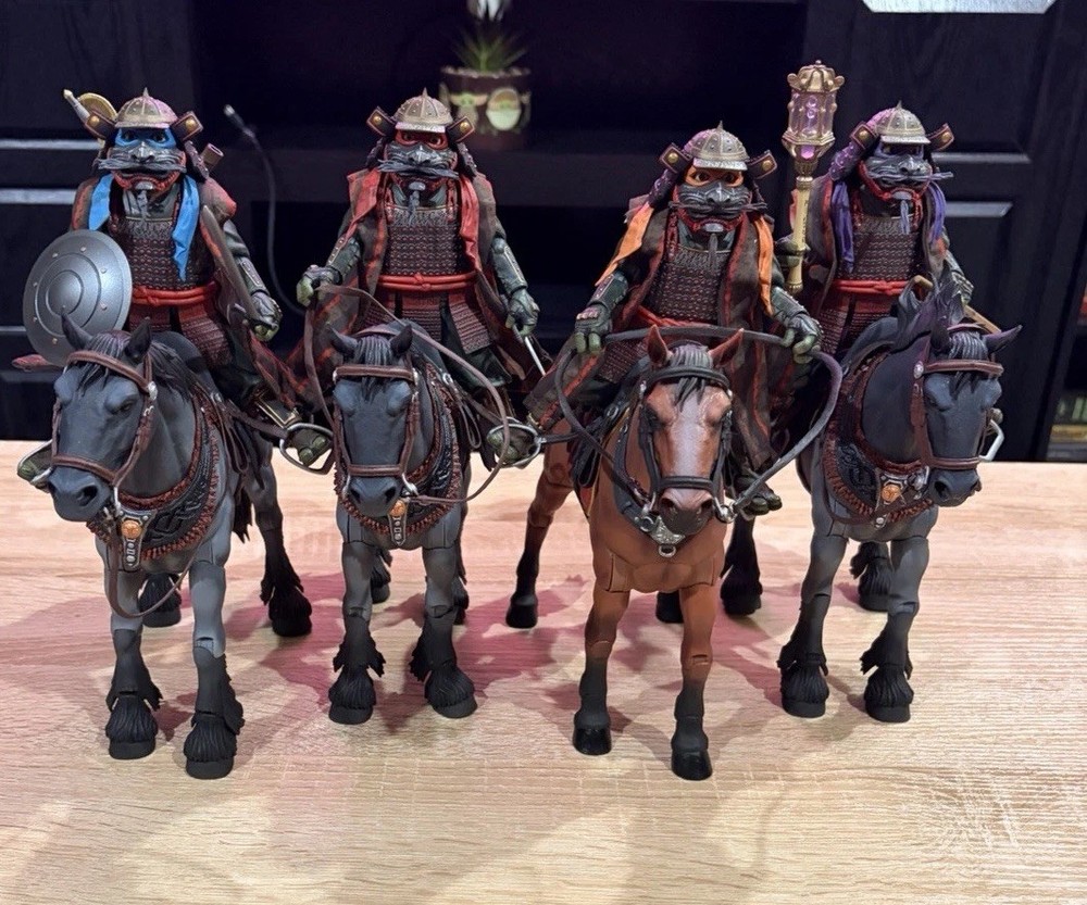 NECA Teenage Mutant Ninja Turtles Turtles in Time Samurai W Mythic Legion Horses